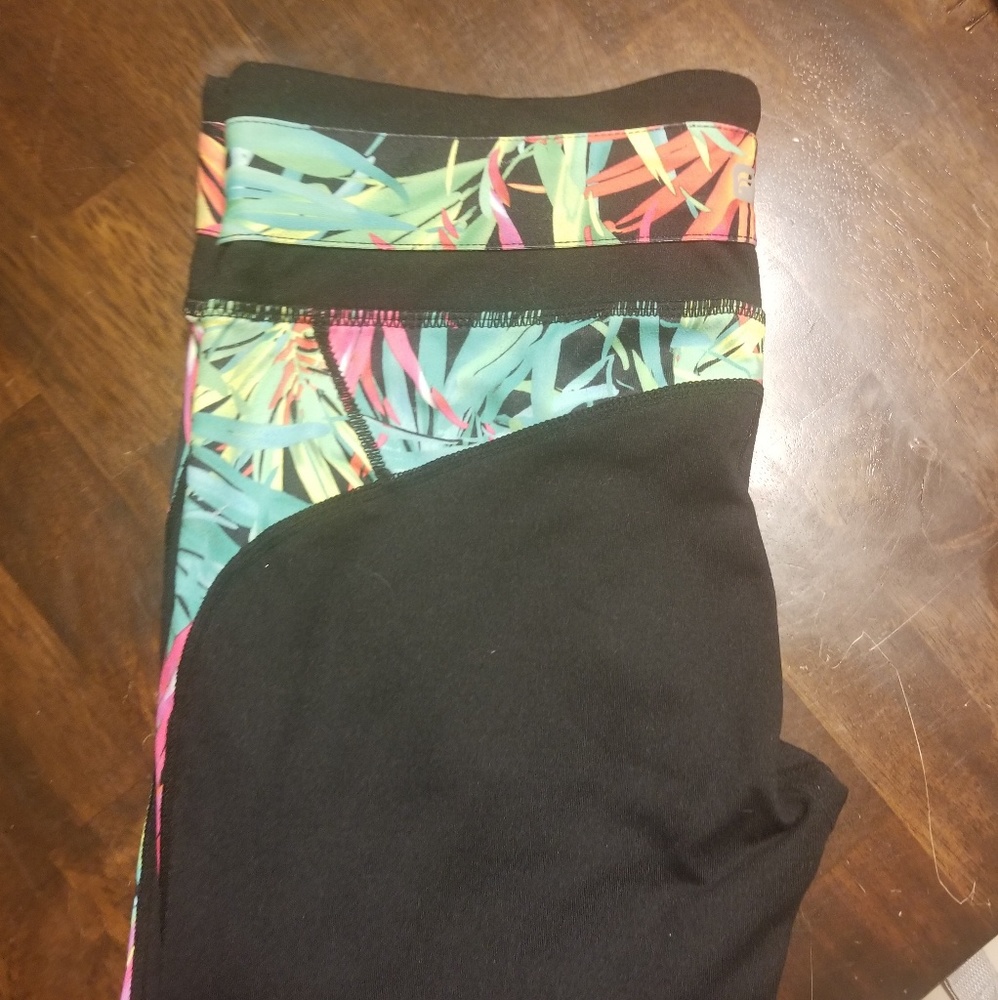 Fabletics size small workout crops